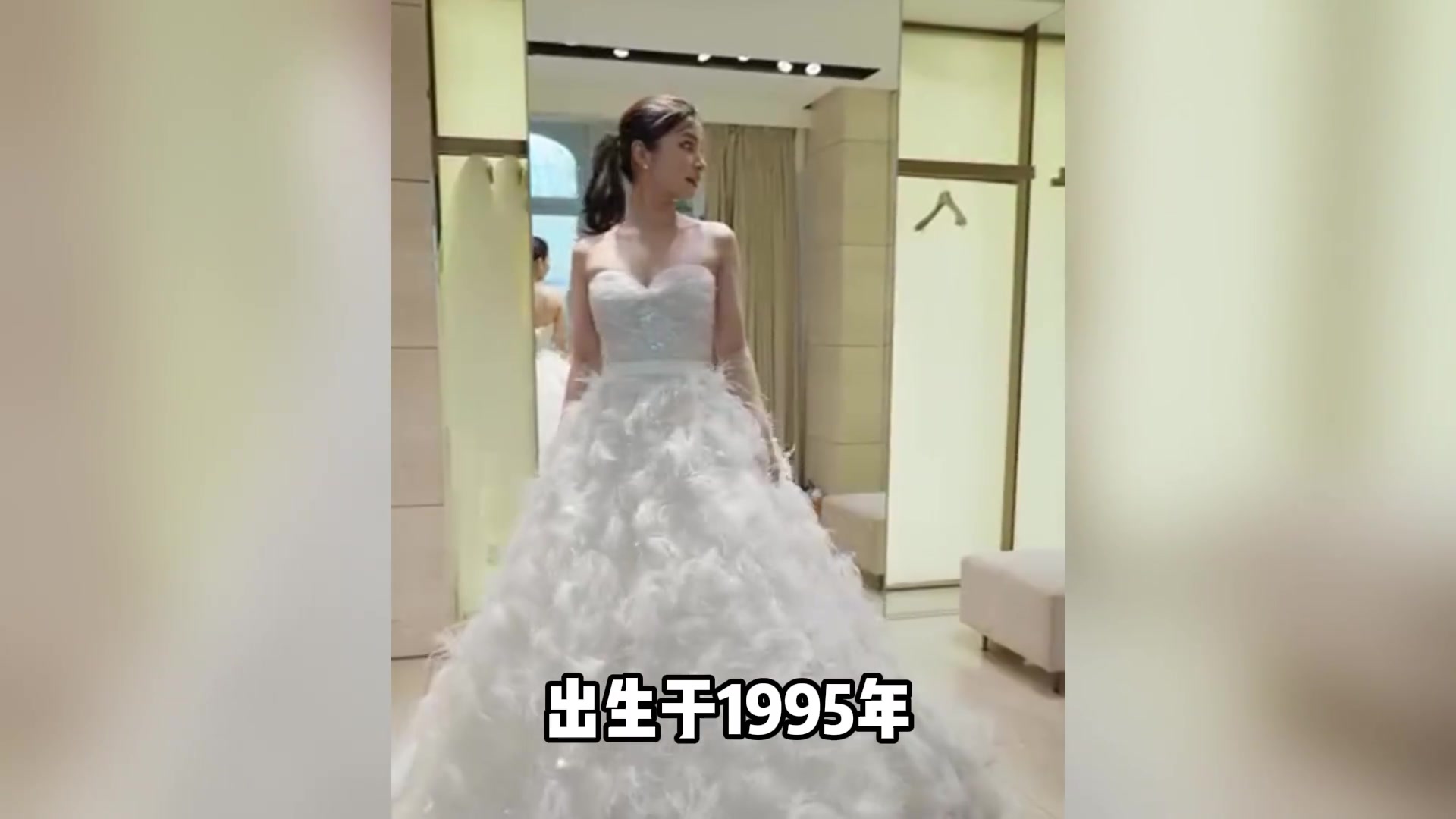 日本国脚堂安律结婚，老婆是美妆博主明松美