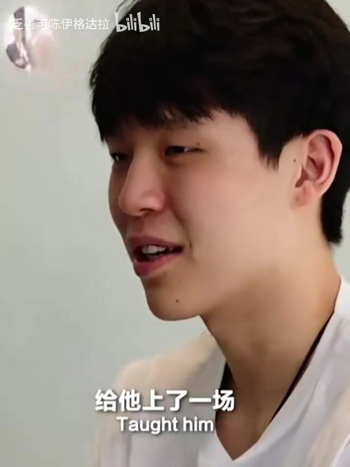 心理战！杨瀚森试训中打爆8号秀杰明，气的杰明不跟杨瀚森击掌！
