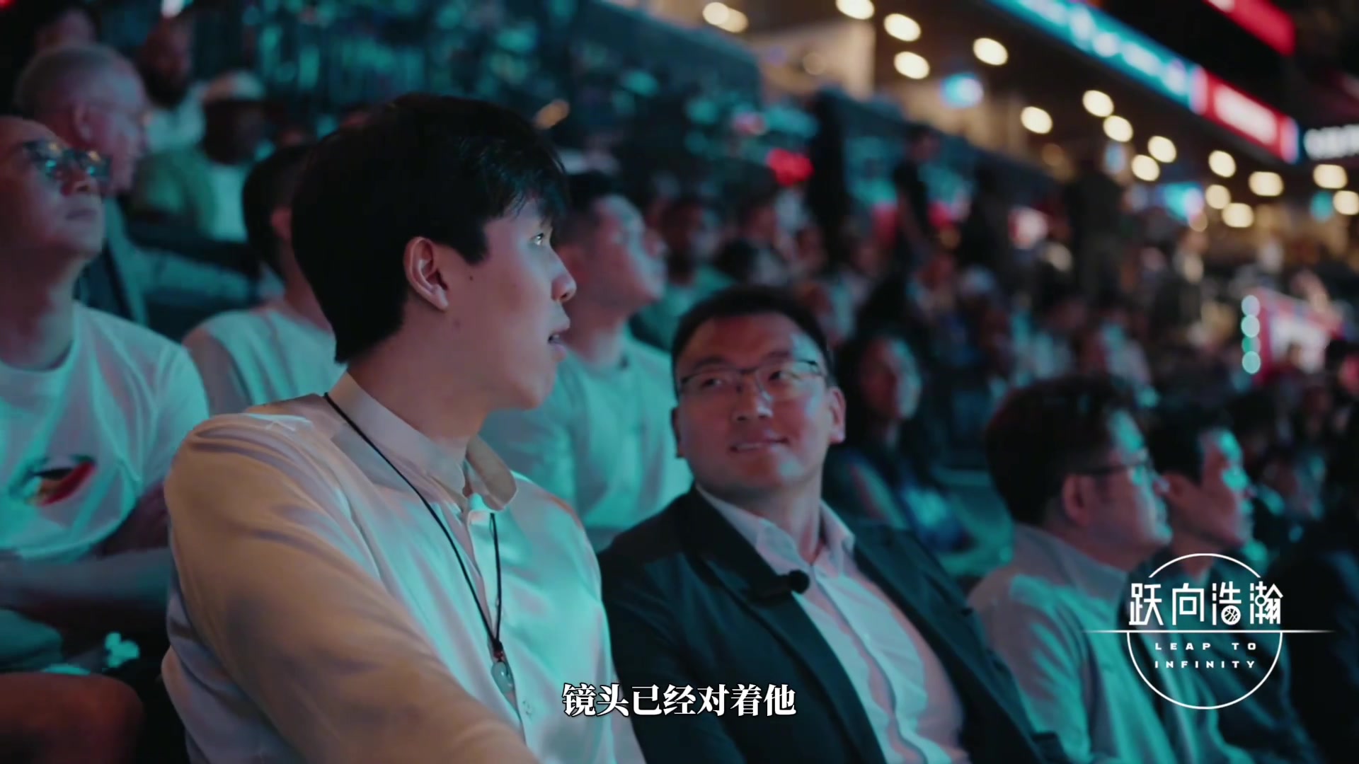 选秀大会现场，有人喊道：杨瀚森，准备了！小杨一脸懵：要叫我？