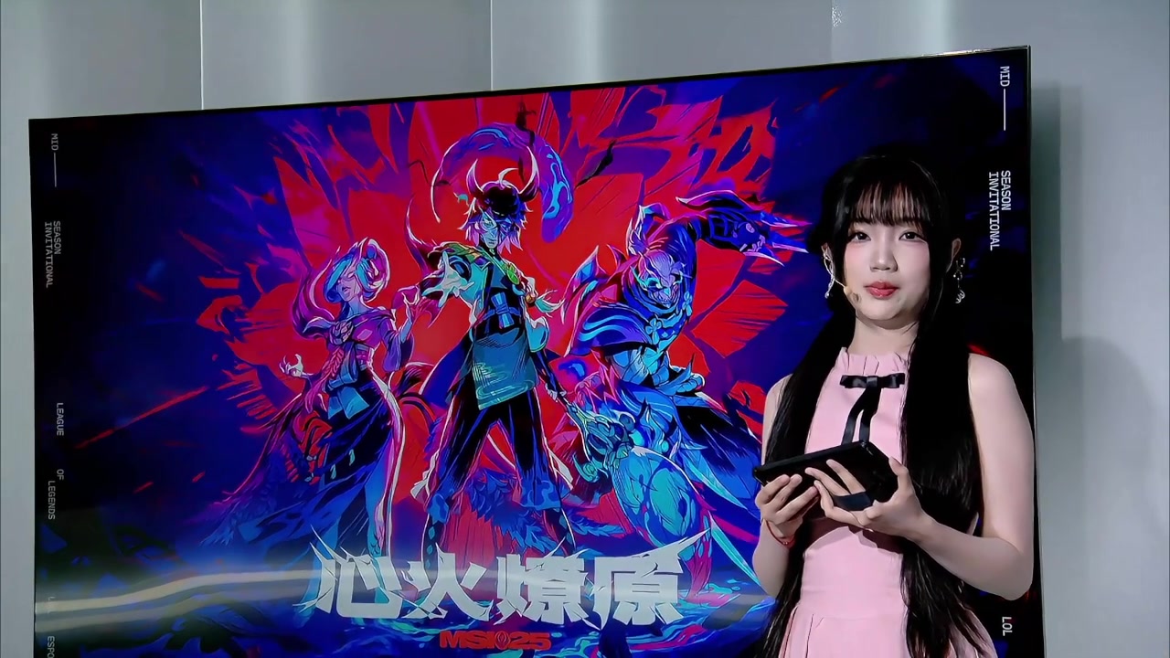 粉衣十月疑似候场面容稍显憔悴 招牌美腿依旧QQ弹弹