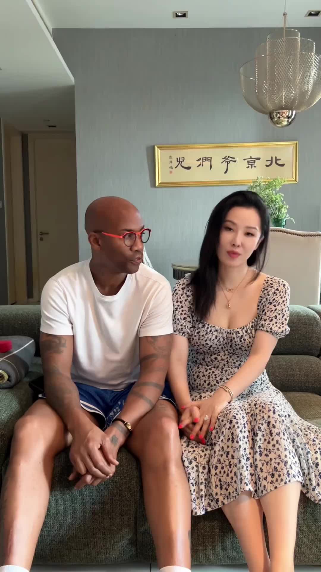 马布里玩起了夫妻快问快答！马布里给老婆的备注是MAMA