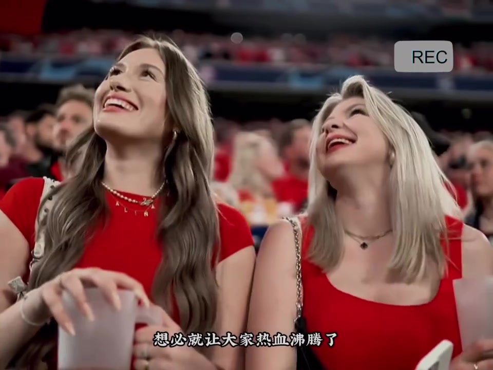 那兩個(gè)美女太吸睛了！拜仁的魔鬼主場(chǎng)真是太有壓迫感了?。?></a> </li>
<li> <a href=