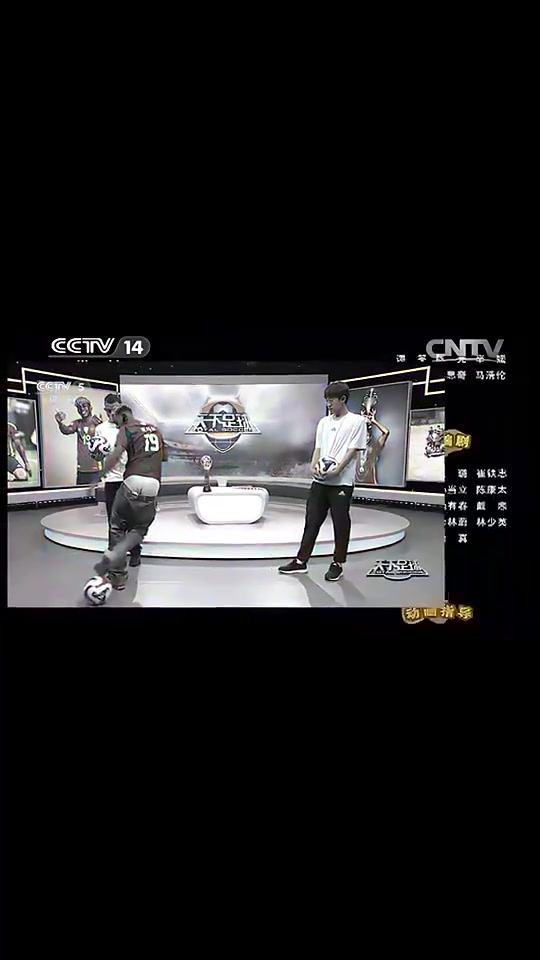 亚马尔秀技术时裤子脱落，你小子竟然在央视