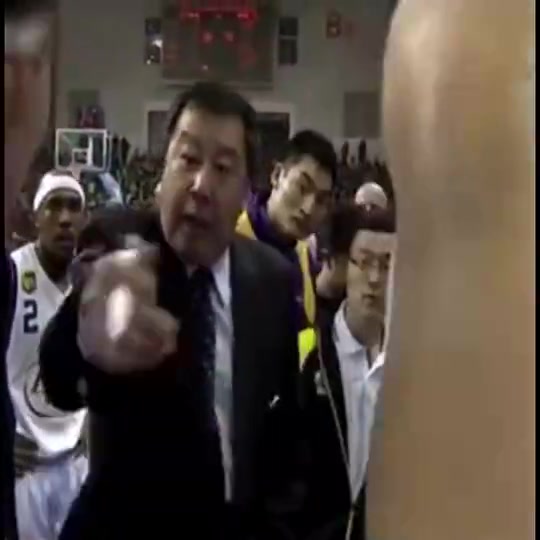 名場麵！吳慶龍訓話郭艾倫後者不滿！前者直言：你打的好啊！