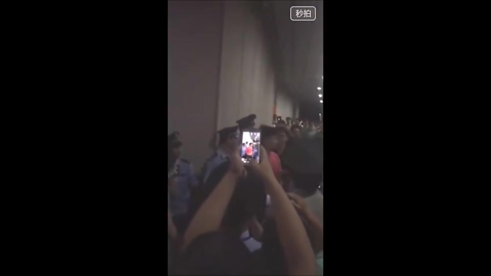 敢骂我老婆❓️当年郜林扔鞋，欲暴打嘴臭球迷