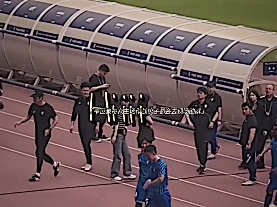 那可是韋世豪一見鐘情，陪伴了韋世豪十年的女孩呀，怎能受欺負(fù)！
