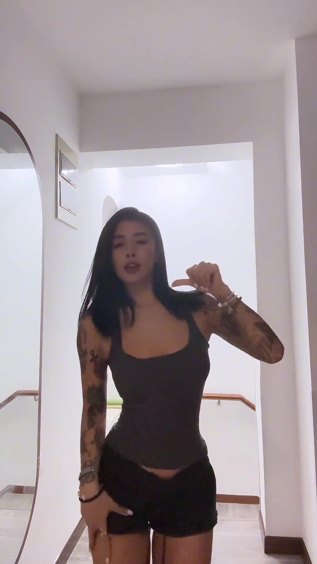 李添榮女友這身材要是沒紋身那可太頂了！