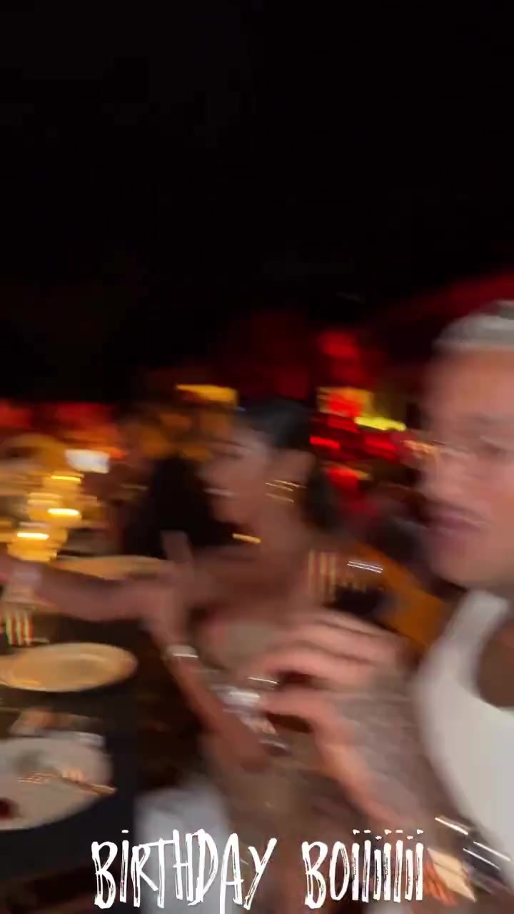 真嗨啊！库兹马女友和朋友们一起为库兹马庆