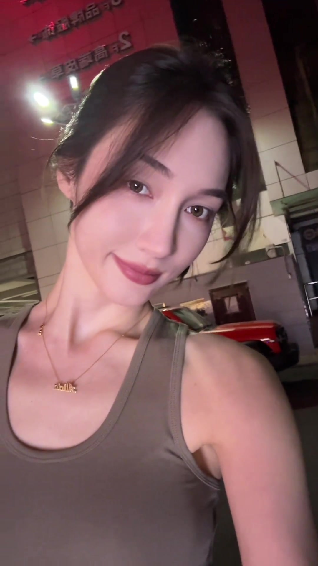 真的美啊！楊政女友孟雅芳：沒有頭繩用筷子也可以