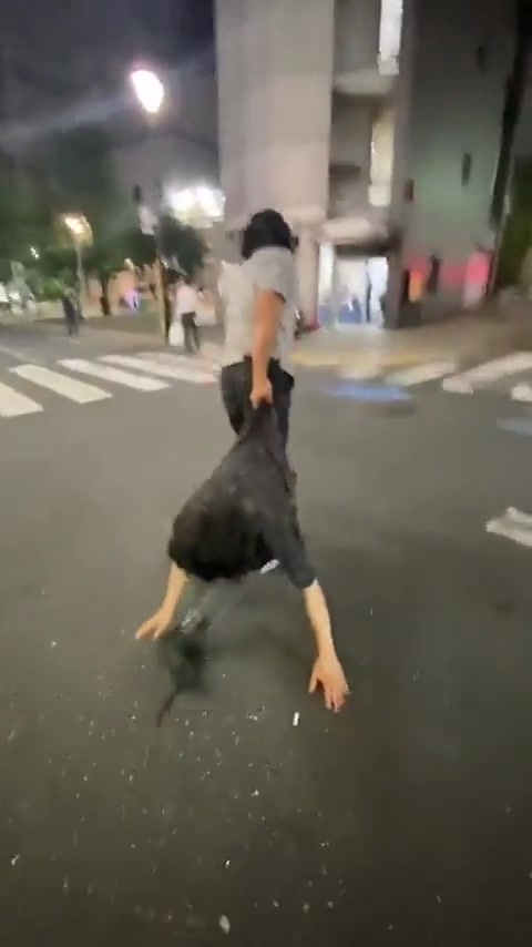 国外球迷调侃：首秀过后斯洛特把维尔茨送回药厂