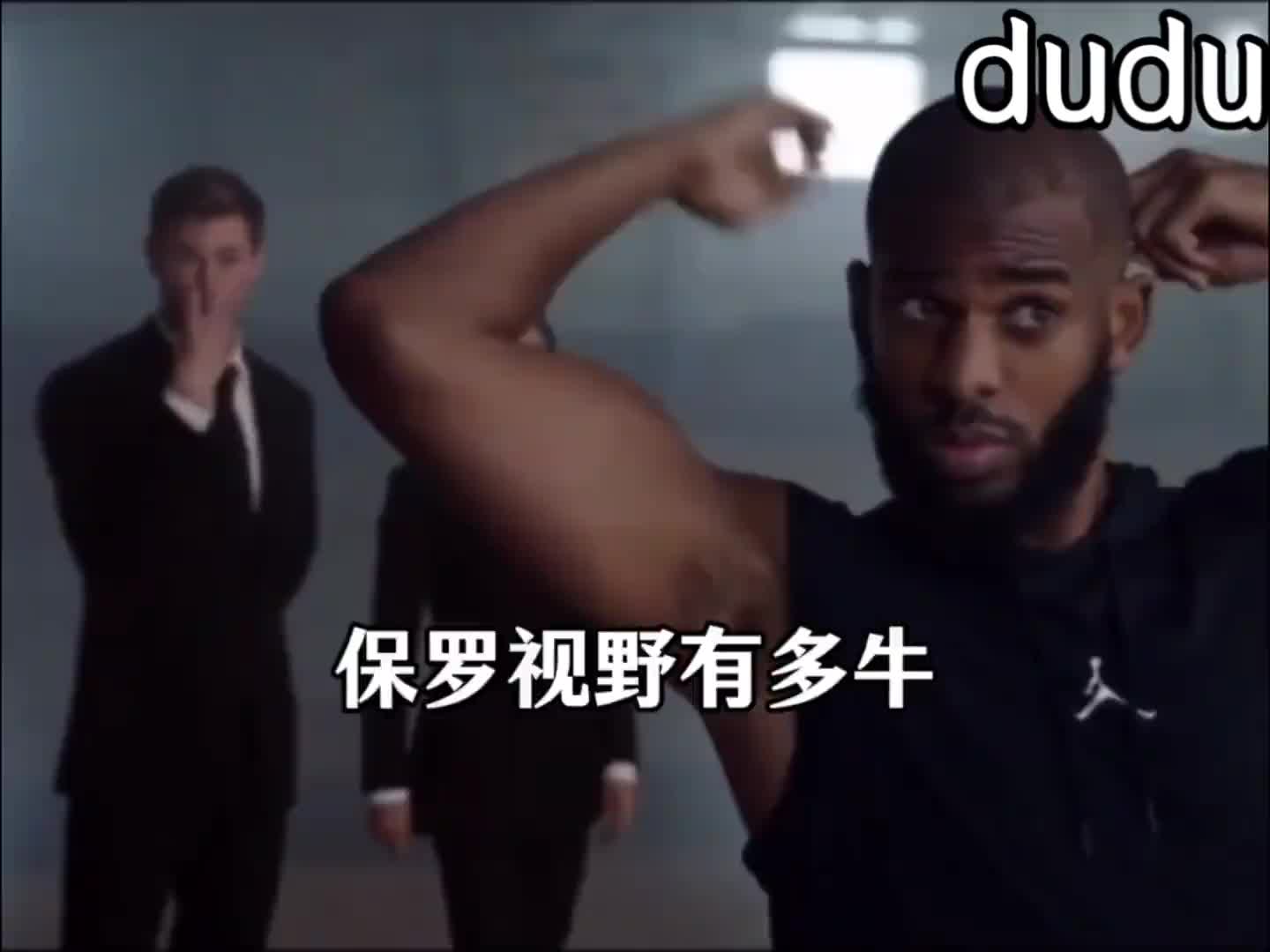 保羅此前和雷神索爾扮演者一起拍電影 演繹一個(gè)腦后長(zhǎng)眼的英雄~