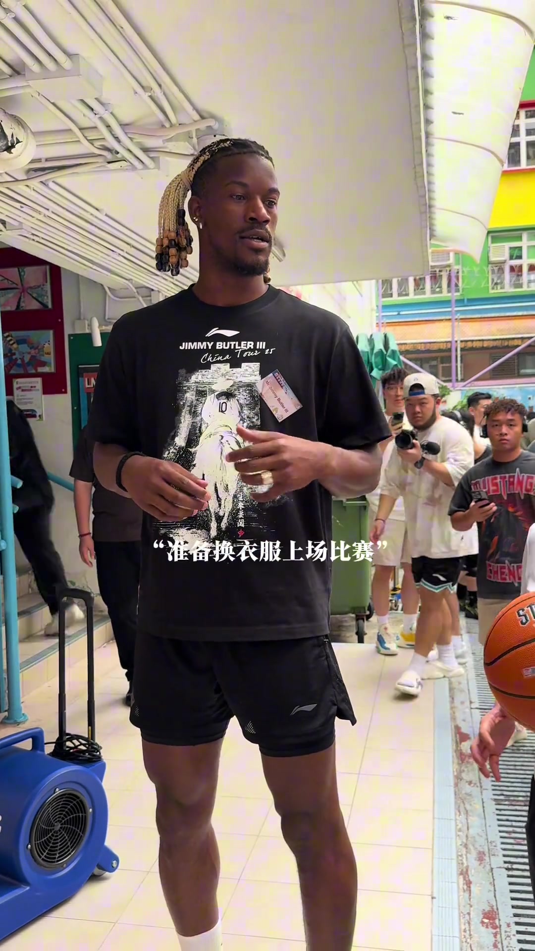 巴特勒贡献今年中国行第一个名场面，邪恶双马尾差点误入女厕