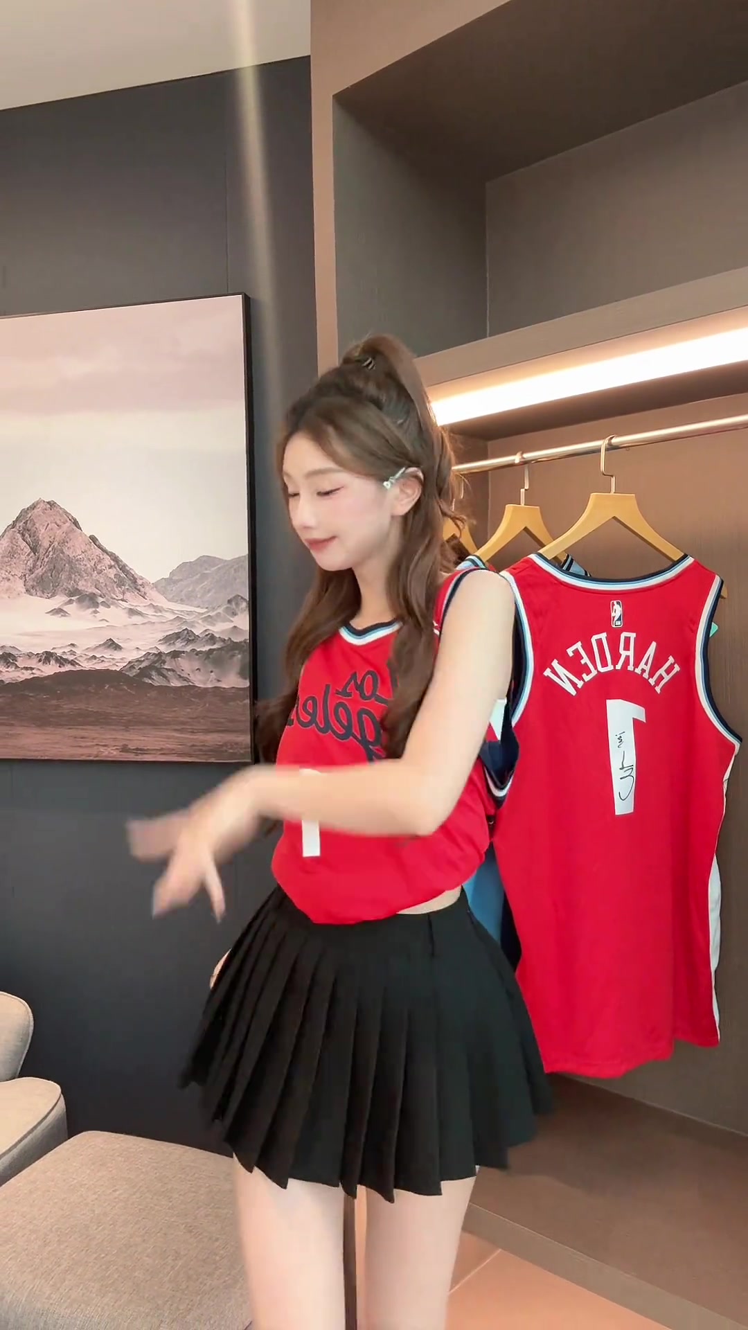 女主播：拿到哈登親簽球衣的快樂女登蜜
