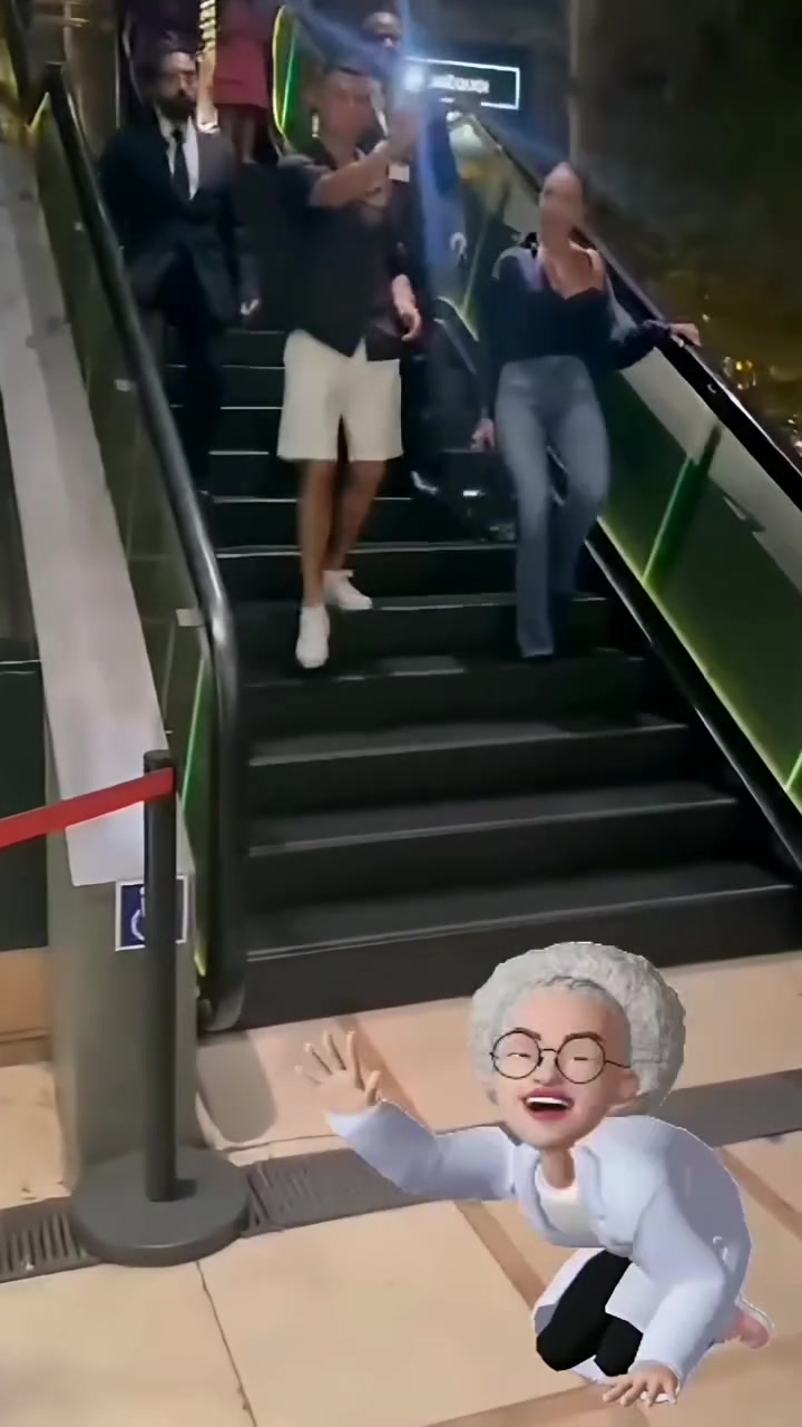 路人拍到C罗和乔治娜在葡萄牙一家中餐馆与朋