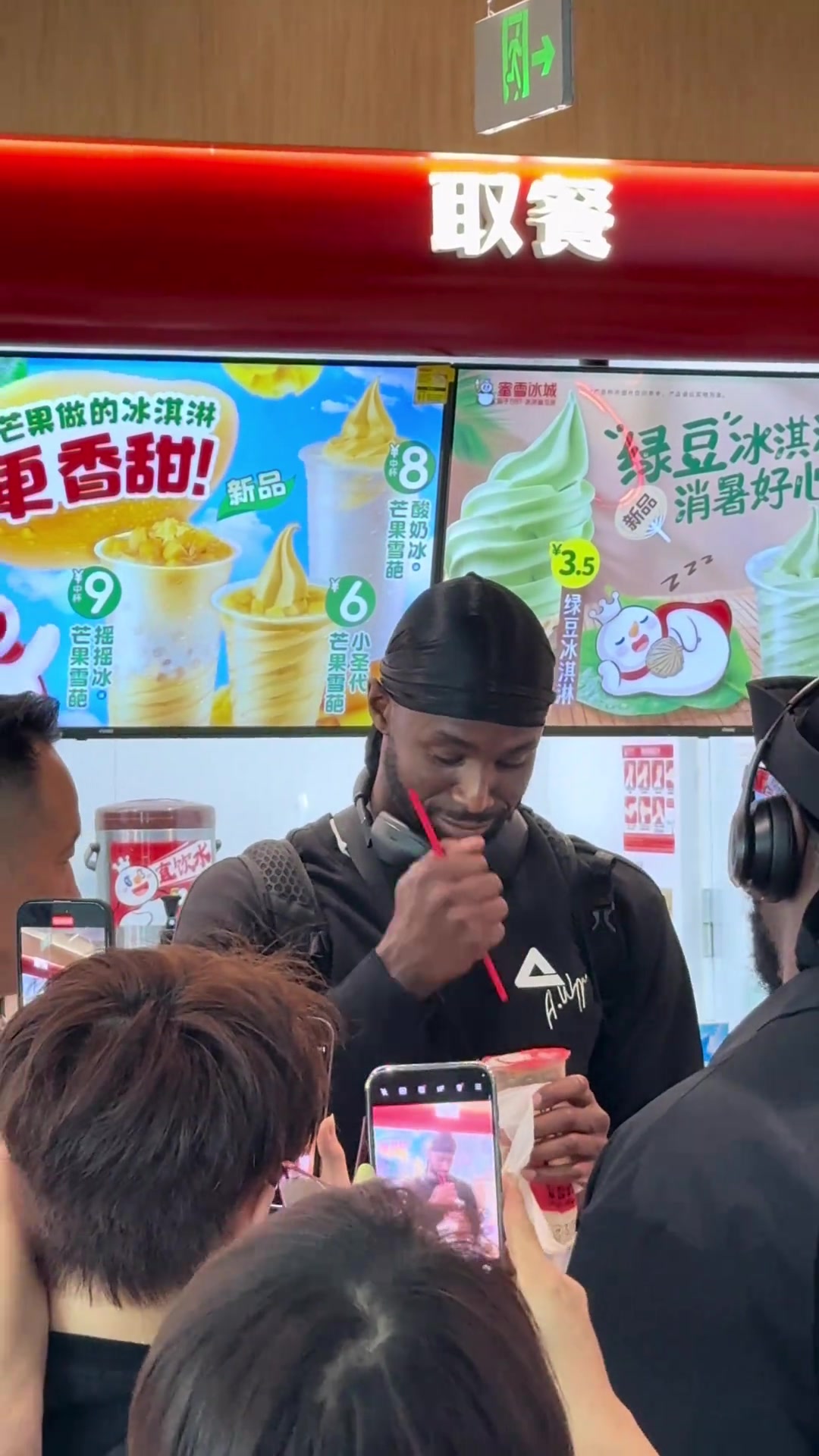 维金斯蜜雪初体验，连连点头，被惊喜到了