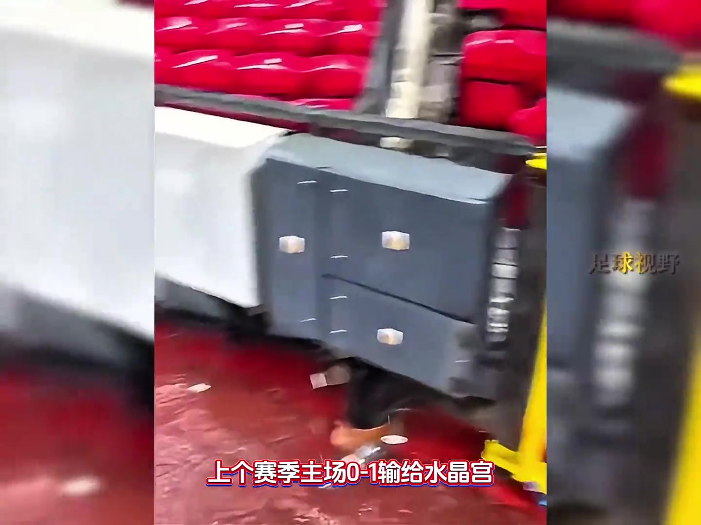 C罗采访的含金量还在上升！曼联球场不仅要漏雨，还有鼠患