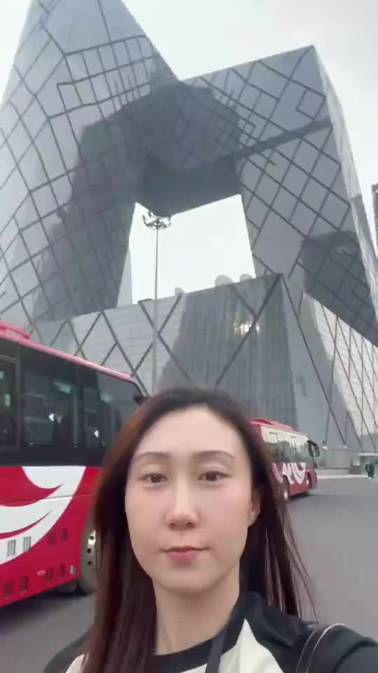 佩服啊！水亦诗30岁时从央视离职，离开北京，是因为爱情？