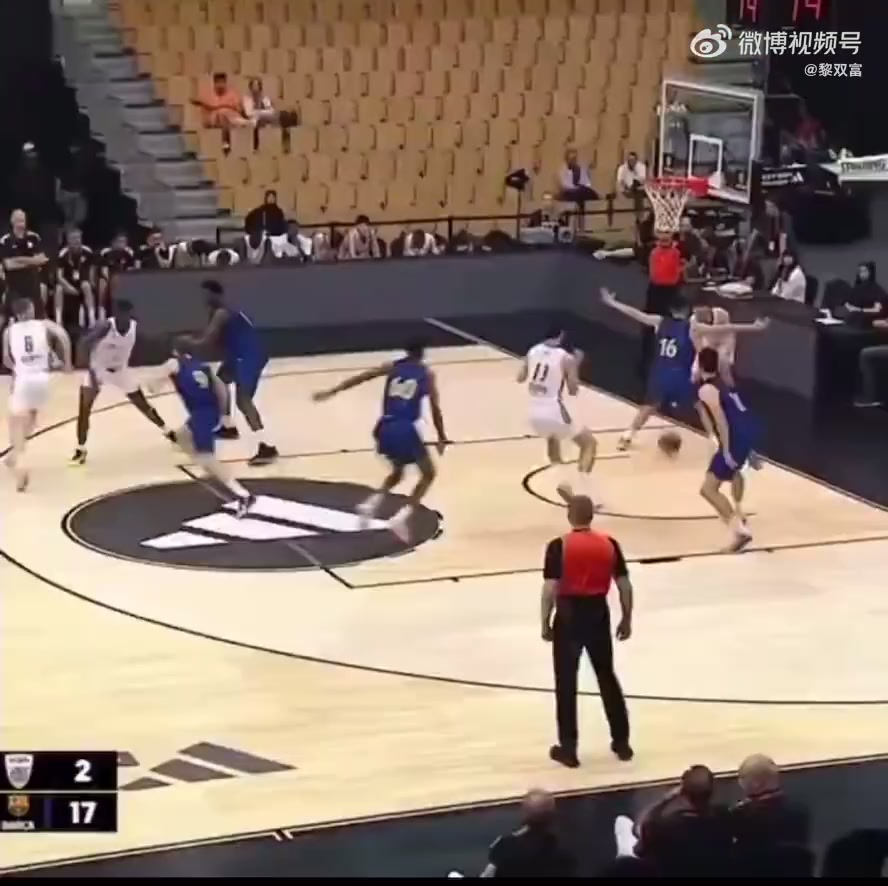 字母+文班合体？13岁少年Dabone已长到2米11！