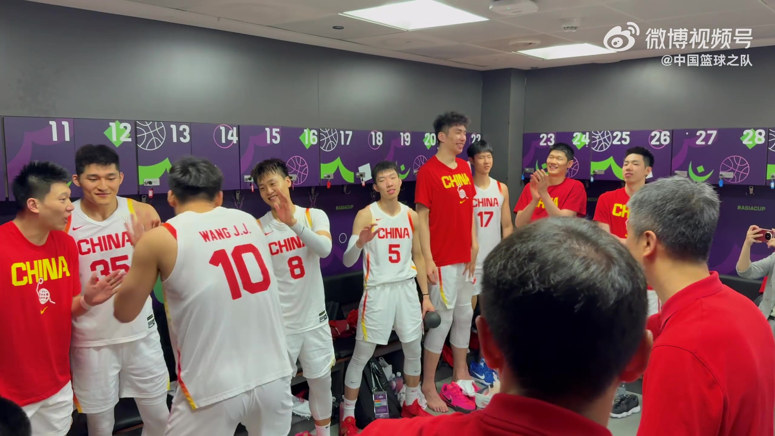 氛圍到位！還有一場！中國男籃，加油！干就完事！