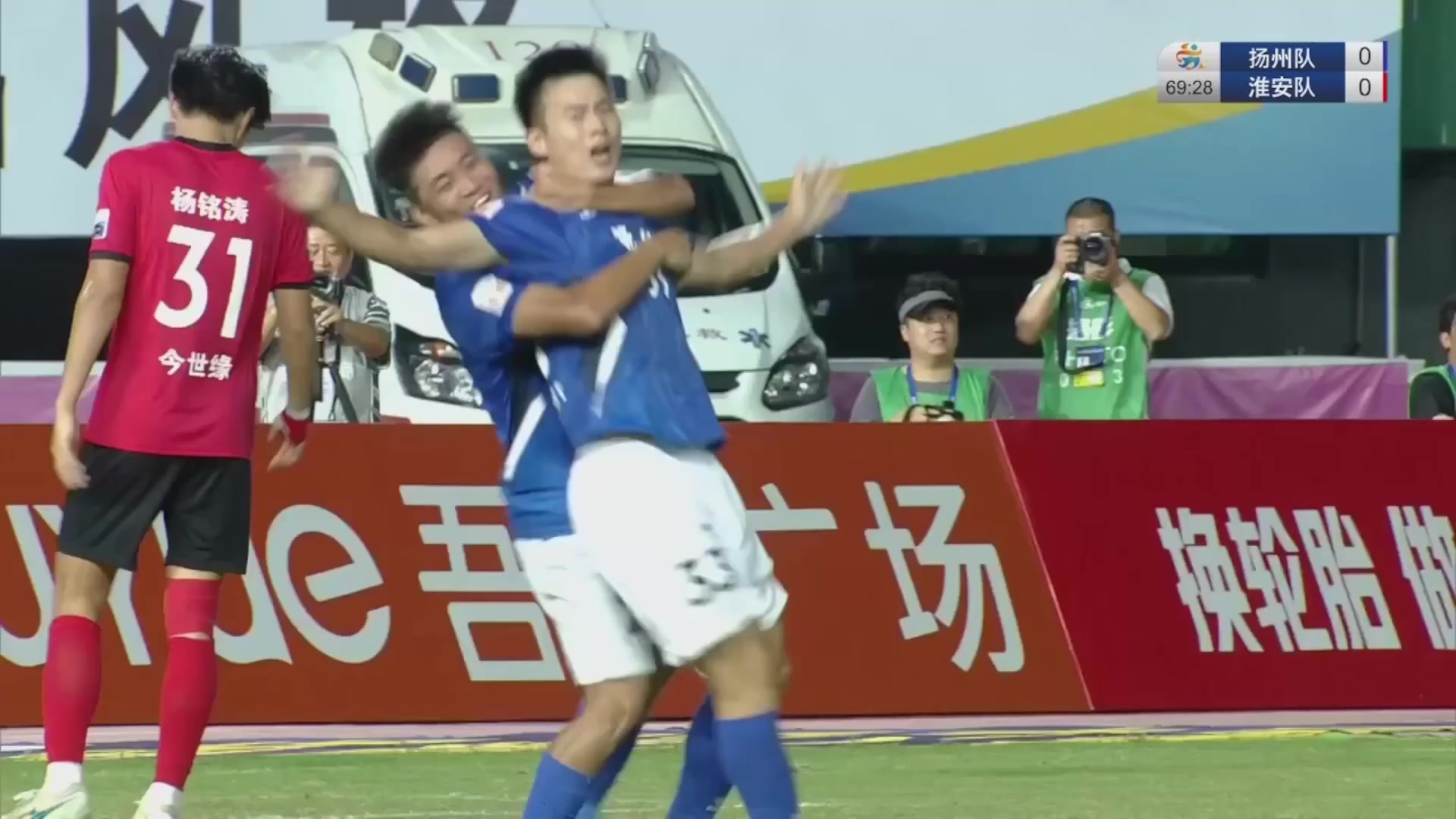 扬州队1-0领先了！胡志锋禁区内神级停球+冷静调整后推射破门！