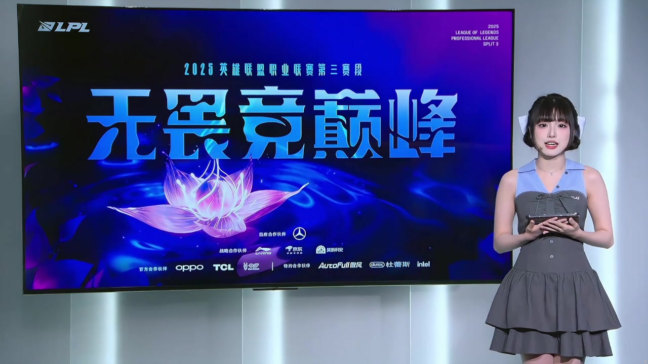 嫩妹妹太好了！今日互动女主持人周敢敢出镜：无袖裙+可爱妆容