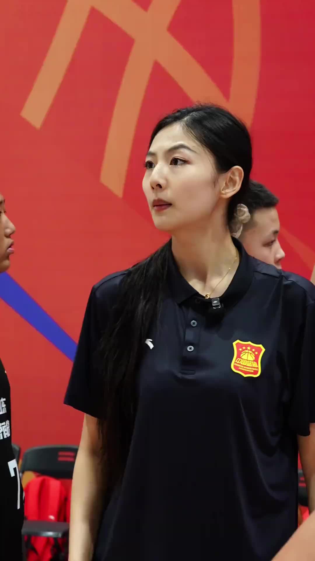 又美又颯！小籃球總決賽上的超絕女教練霸氣喊話：眼淚給我憋