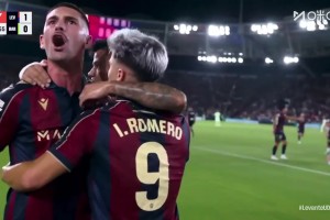 让二追三!巴萨3-2莱万特两连胜 亚马尔造乌龙绝杀佩德里远射破门