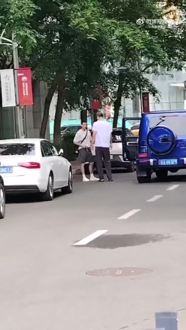 不知是何时的视频！球迷拍摄到张镇麟和赵继伟依依不舍地拥抱
