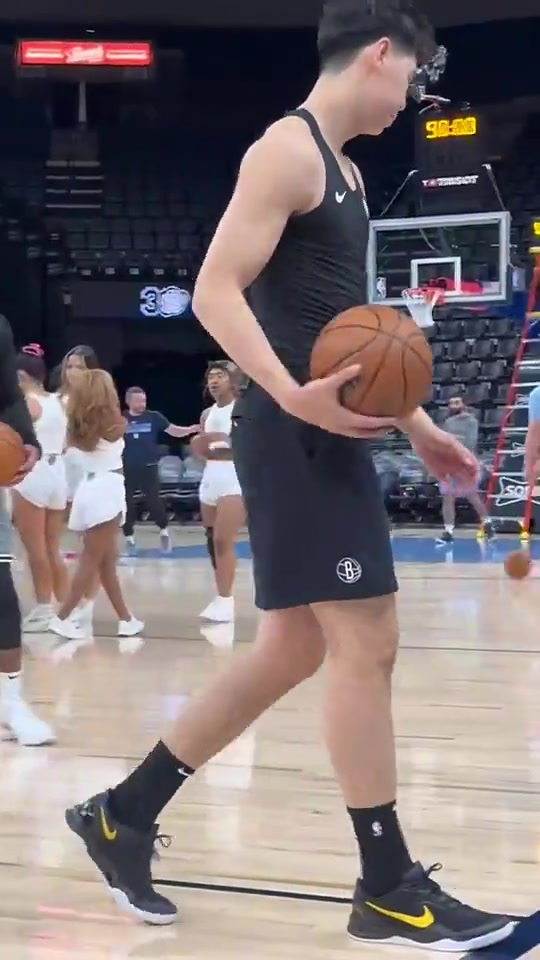 此前崔永熙在NBA的訓(xùn)練，賽前熱身都強(qiáng)度拉滿了