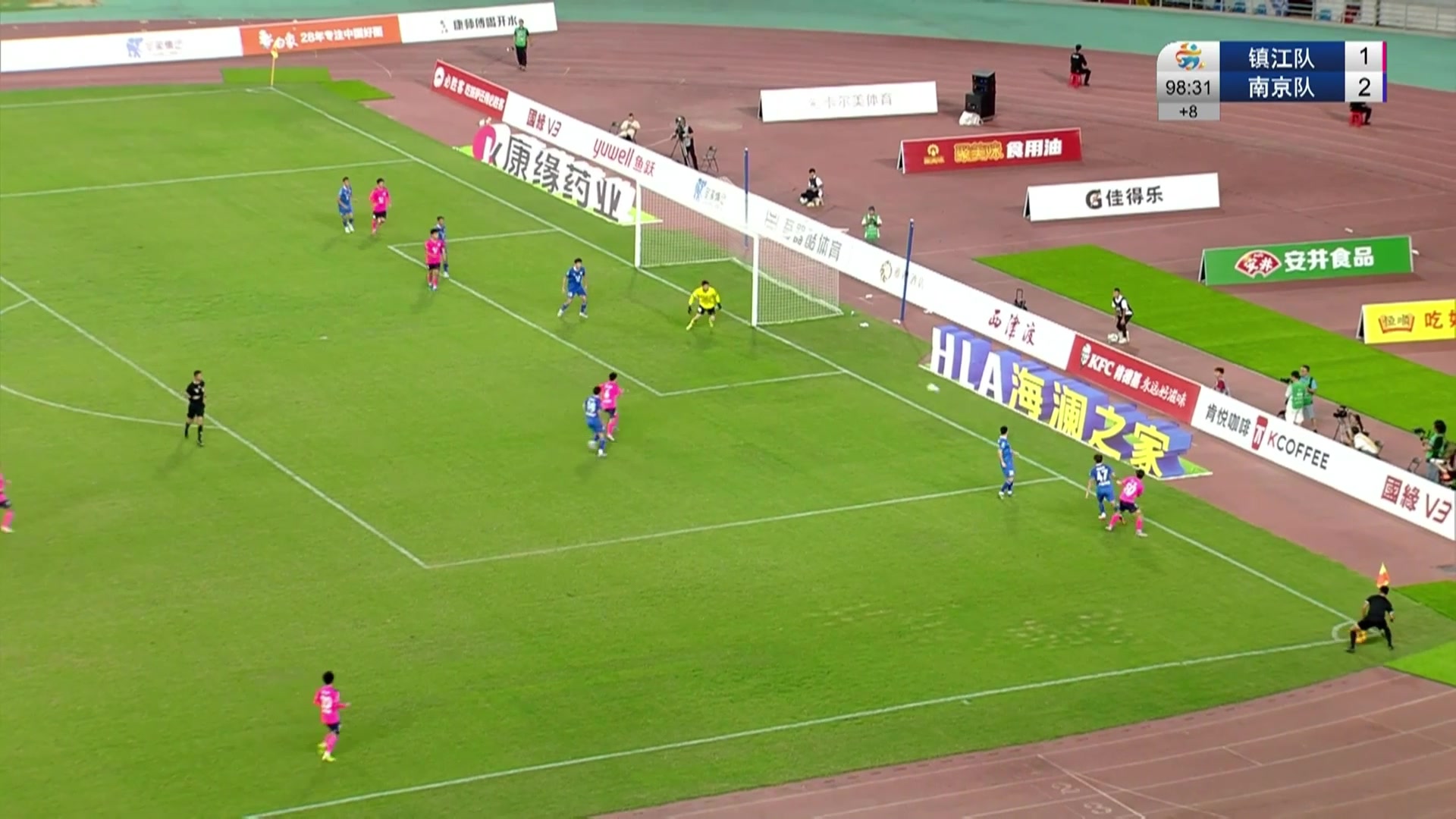 险些读秒绝平！镇江队边路传中击中横梁