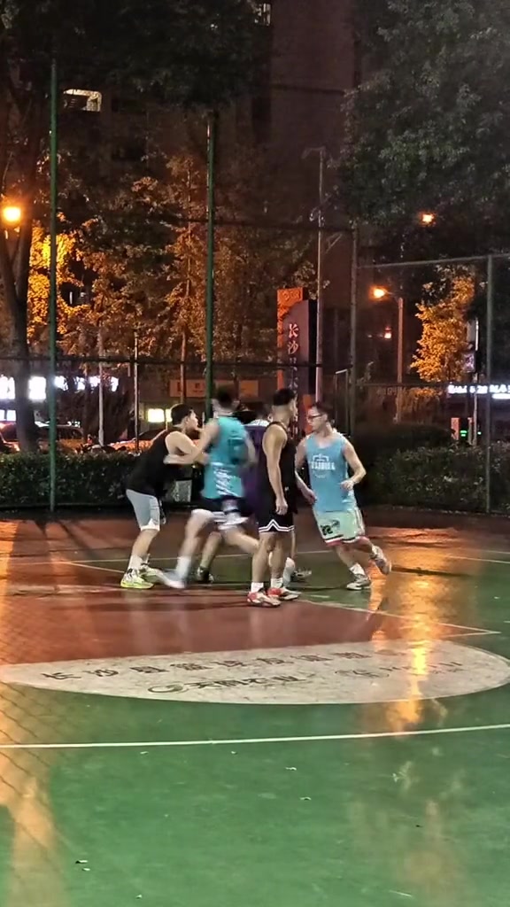 两百多斤大胖子翻身后仰大跳投，这怎么防？