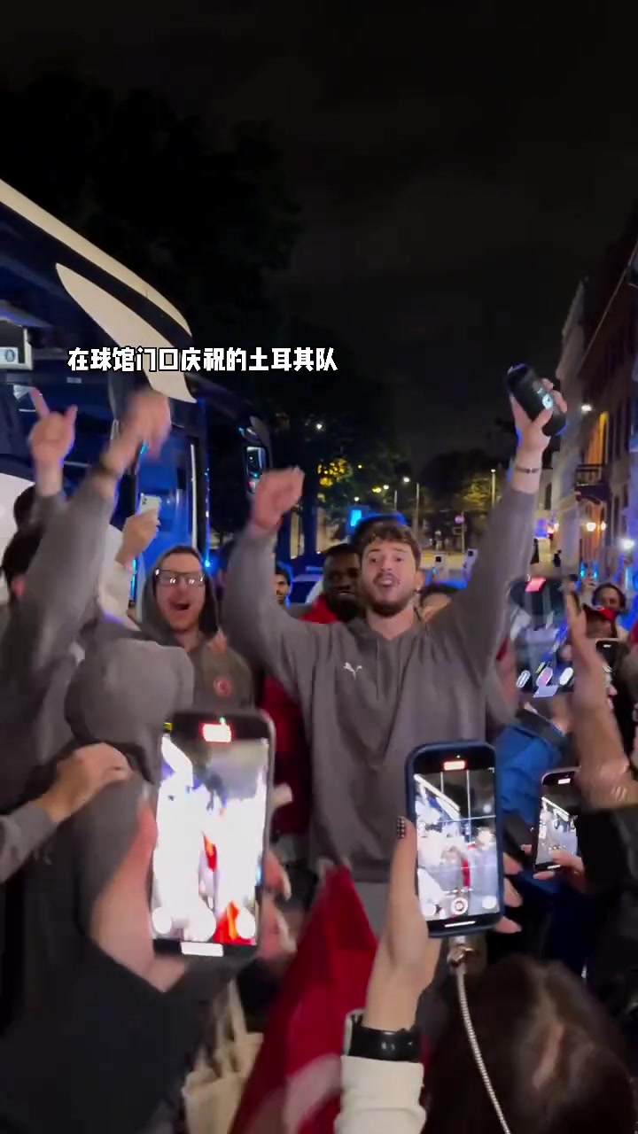 约基奇+字母哥都是手下败将！申京和队友庆祝杀进欧锦赛决赛