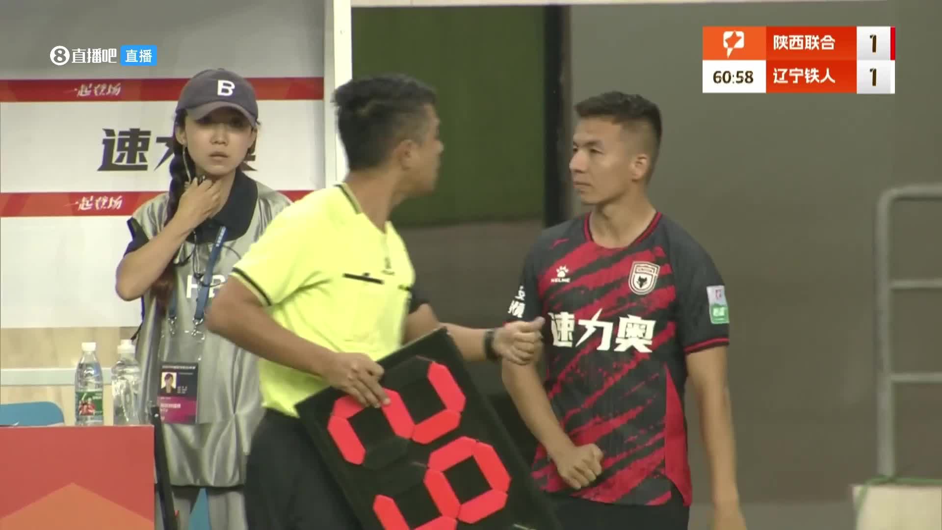 神算！陕西联合临时决定发完角球后再换糜昊伦，后者随后圆月弯刀
