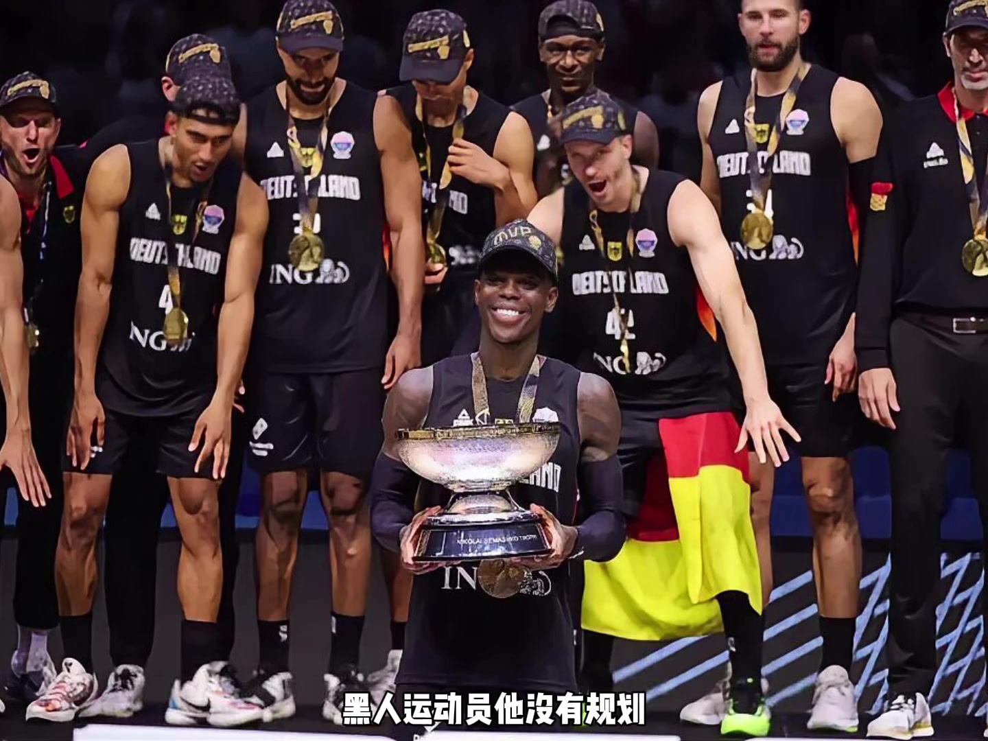 施羅德算不算歸化球員呢？他出生于德國父親是德國人沒問題