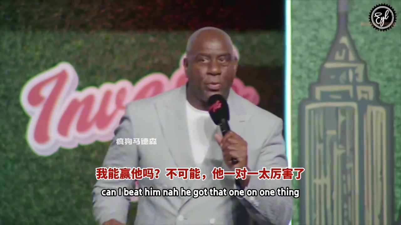 浮夸演技！魔术师在众人前笑怼球迷：我爱詹姆斯但比不上乔丹