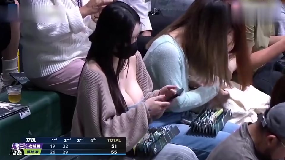 宝岛联赛的美女球迷可真不少啊，导播很难不发现啊！