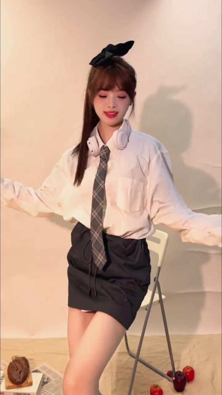 这身穿搭吧友们爱看吗NBA美女主播泱泱Angel舞蹈挑战