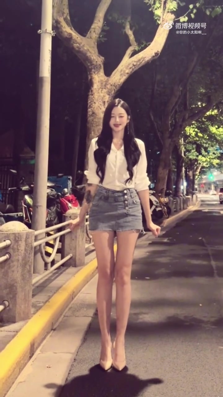 美女主播小太阳：一定要挑夜里人少的时候去拍，不然很社死
