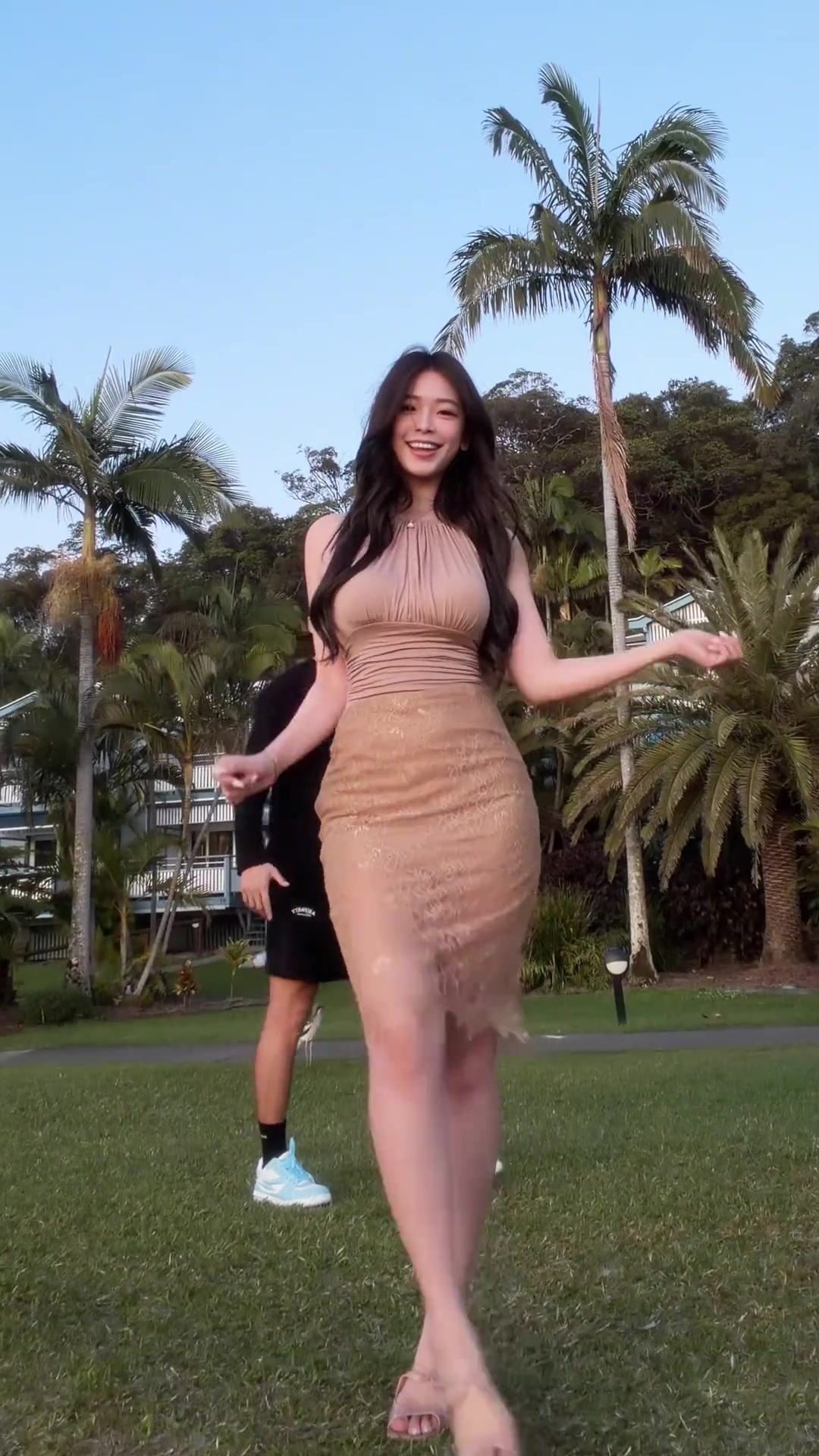 恢复不错！椰子产后身材匀称跳舞：柠檬叉末班车了
