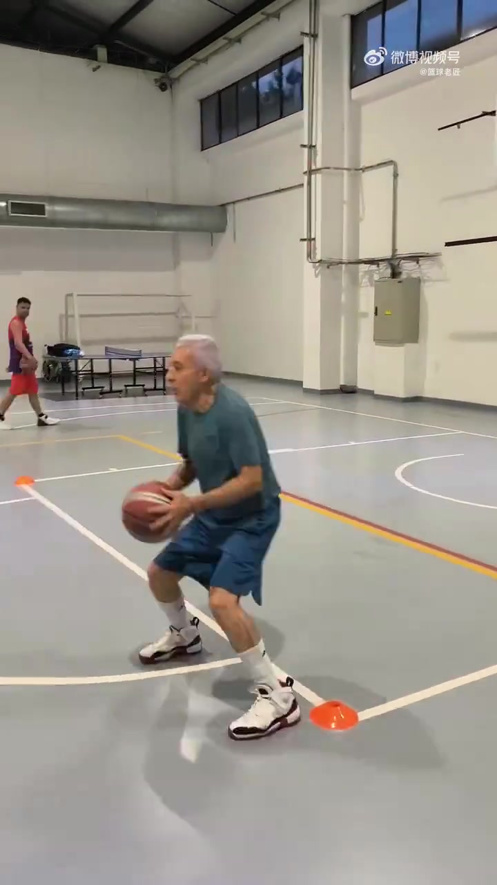 参加明年NBA选秀？71岁老头能做到如此真不容易
