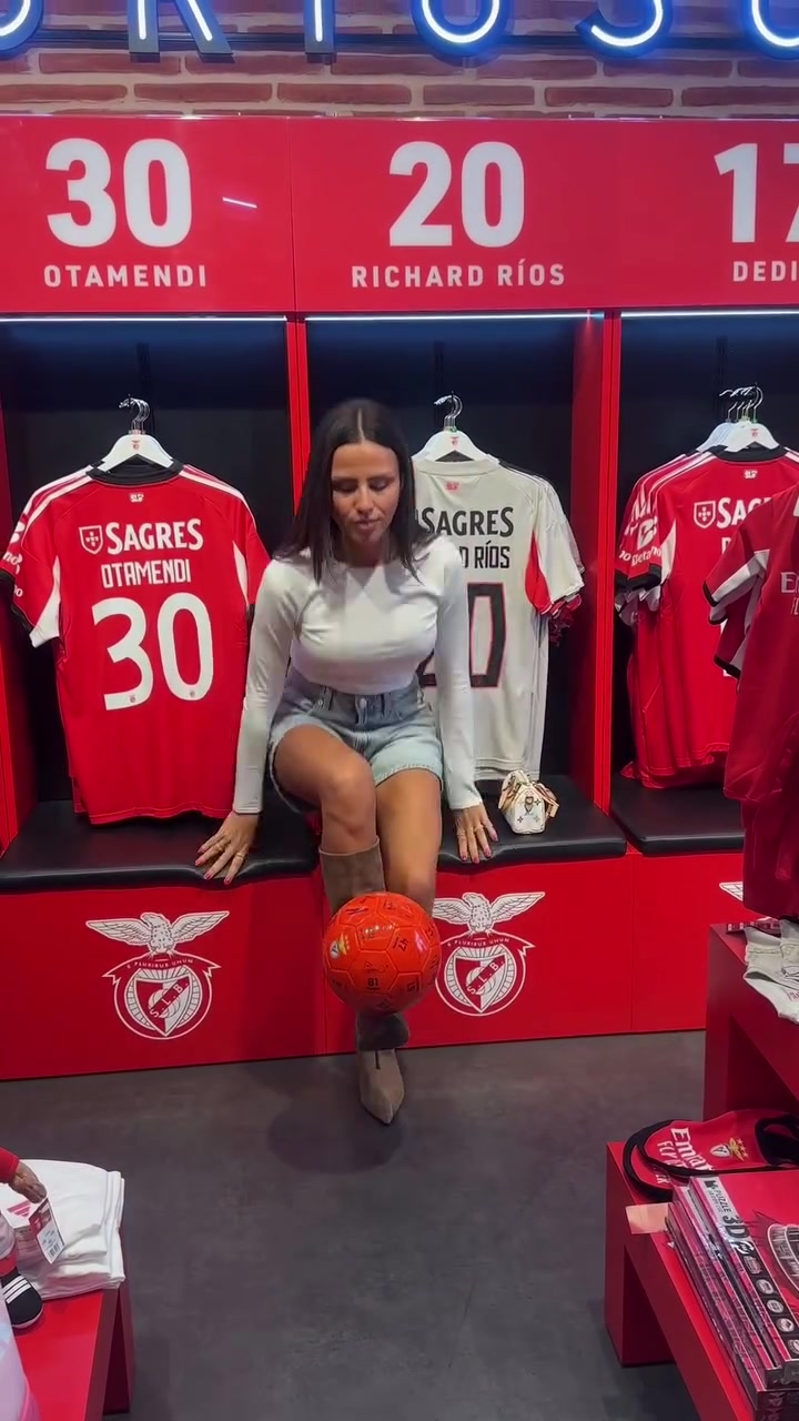 本菲卡球媛？！原来葡萄牙俱乐部的美女都在颠球呀~