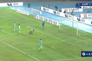 苏超-连云港队1-0镇江队进前八 嵇皓翔制胜 镇江队11连败垫底