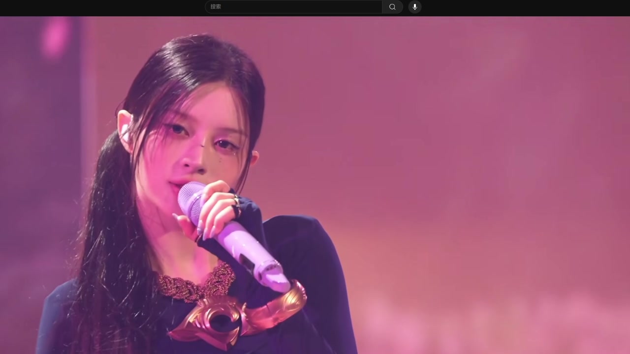 LCK总决赛开幕式：女团成员Minju出场表演