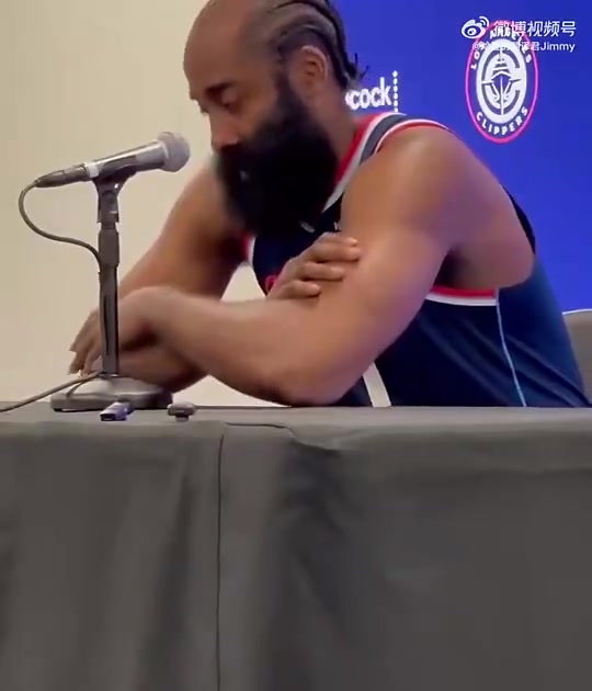 记者提醒哈登：这是你第17年！登哥：别说了，我会觉得自己TM老了
