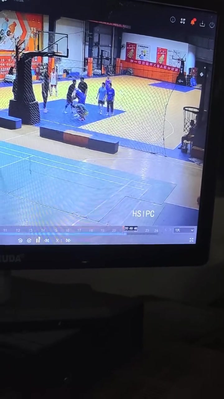肋骨都断了吧？这9号明显冲着废人去的！妥妥垃圾人！