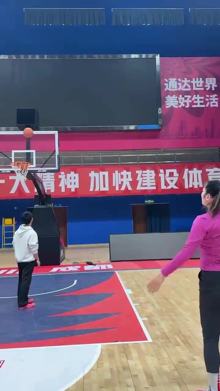 李梦这大体格子观感！三分训练命中率是真高啊！