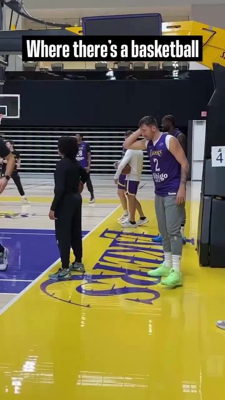 好久不见变老6了？东契奇训练到处偷球 最后被全队嫌弃