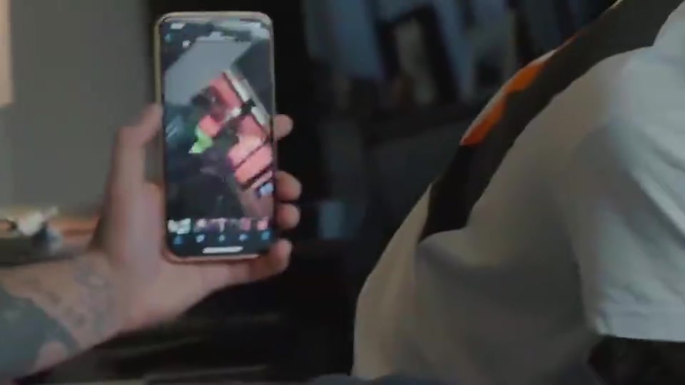 永远的MSN！内马尔此前在纪录片里分享梅西、苏牙醉酒跳舞视频！