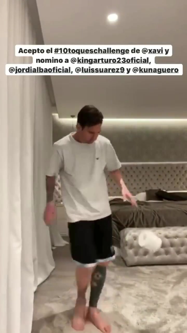 不属于地球的球感!名场面:梅西当年回应哈维的颠卷纸挑战!