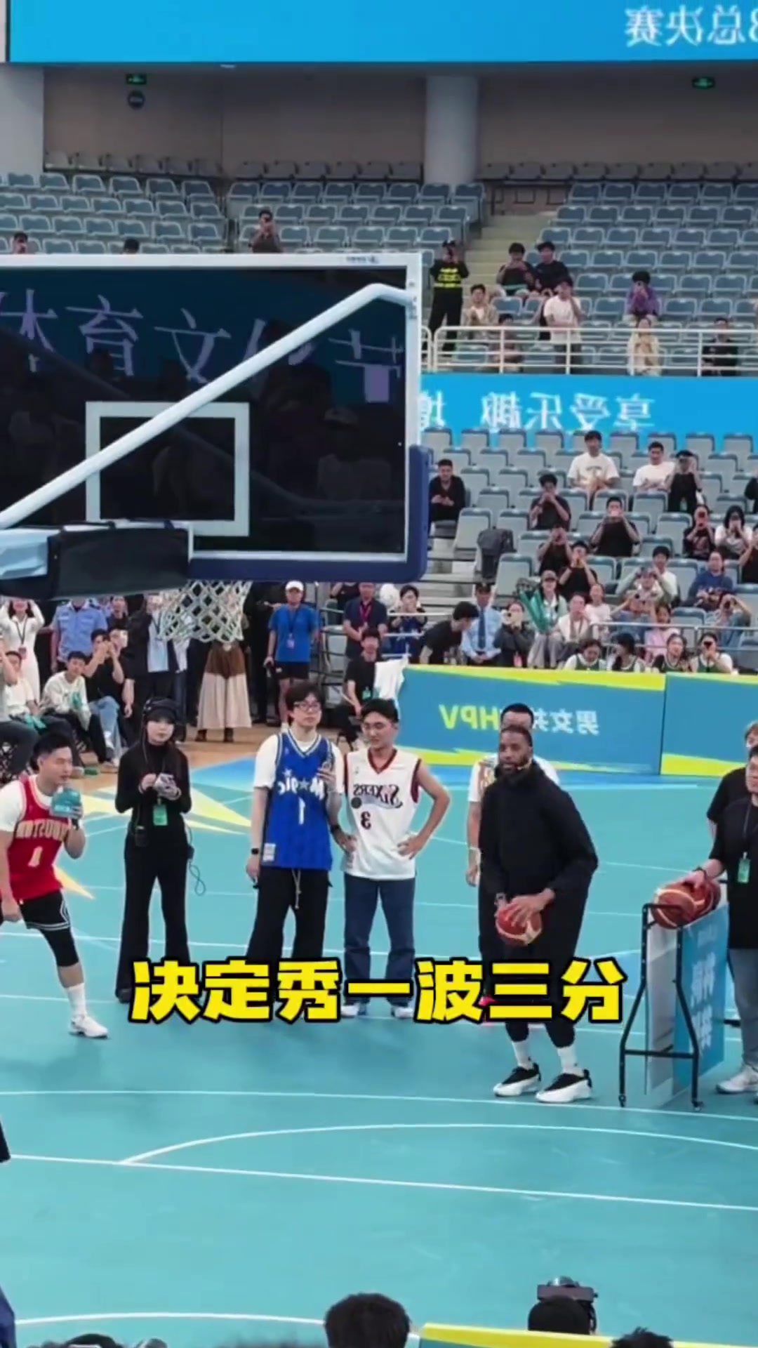 麦迪演砸了!现身上海交大,秀3分6投不中,35秒13分的神退了...